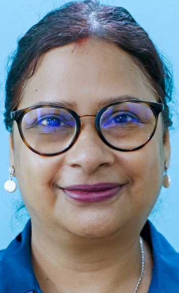 DR SUNEETA DE